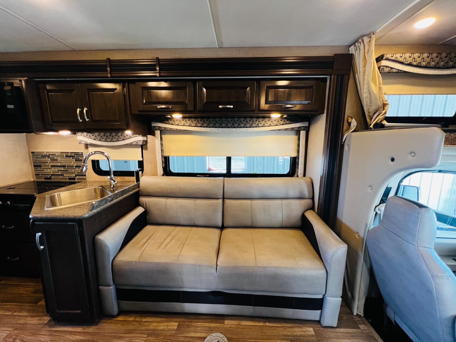 2018 Thor Motor Coach 2018 Thor Motor Coach Outlaw - thumbnail 38