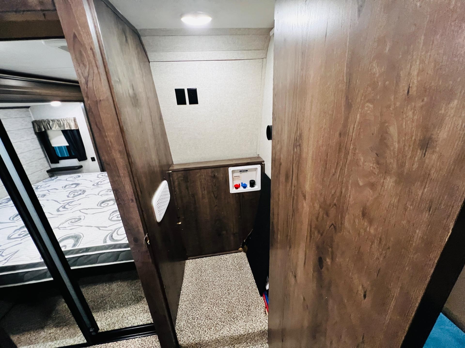 2019 Keystone 2019 Keystone Montana High Country - thumbnail 43