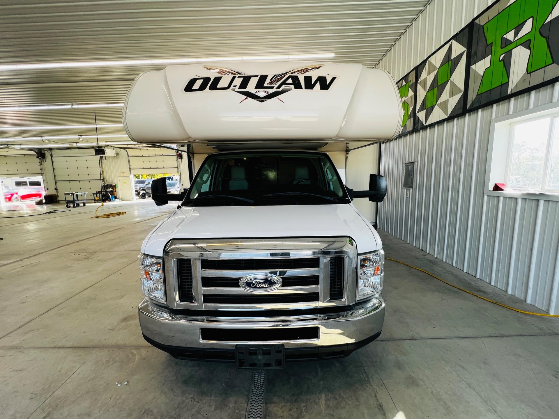 2019 Thor Motor Coach 2019 Thor Motor Coach Outlaw - image 1