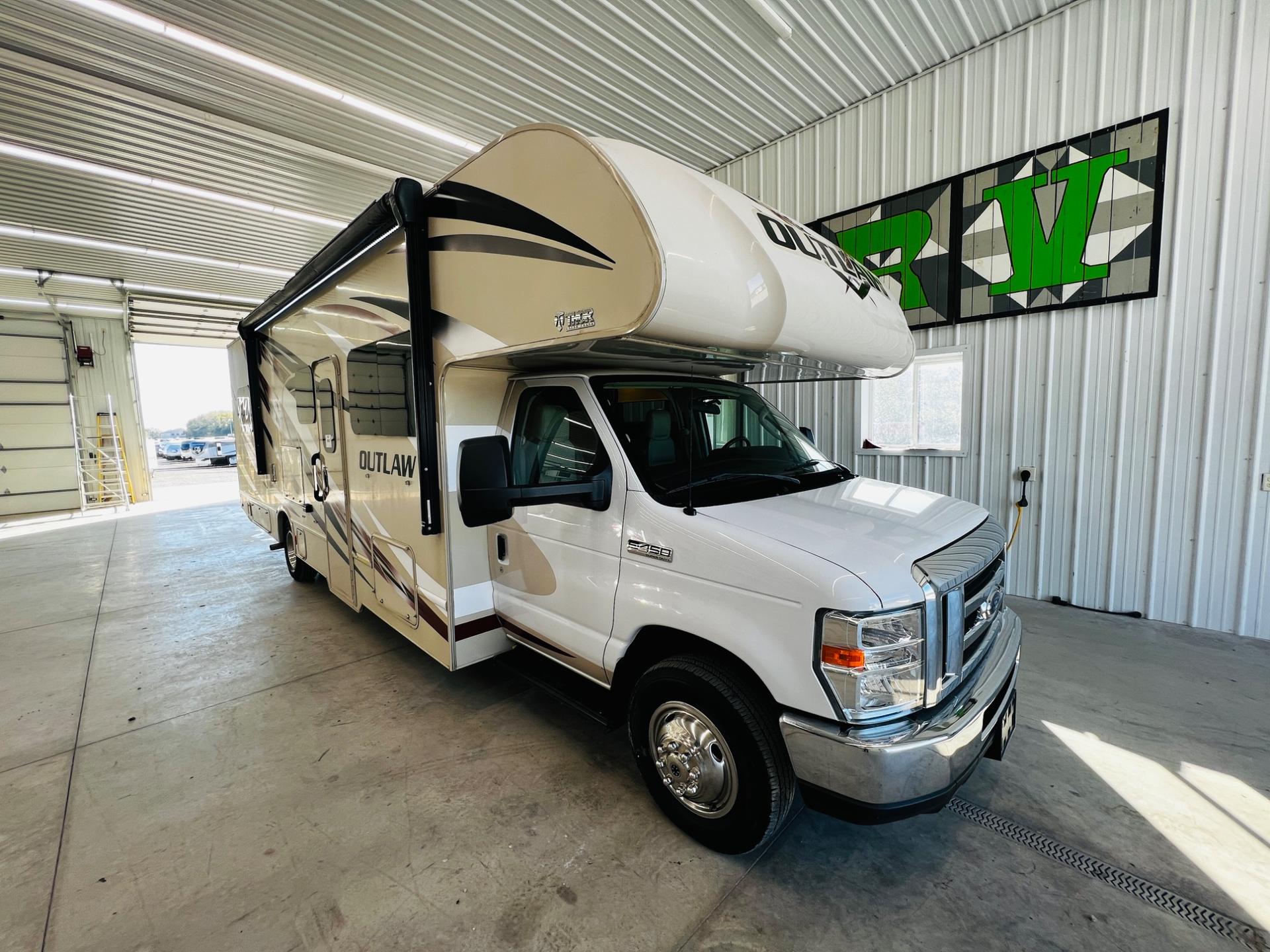 2019 Thor Motor Coach 2019 Thor Motor Coach Outlaw - thumbnail 3