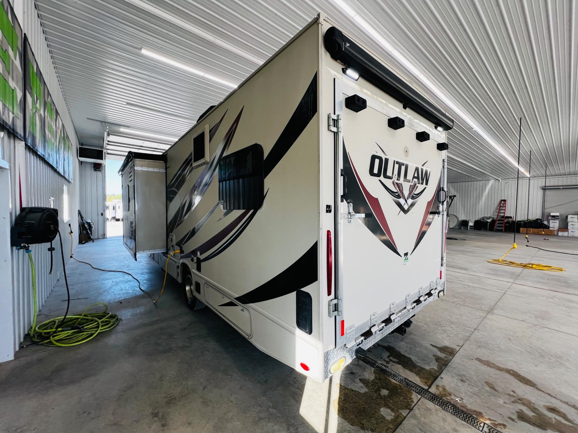 2019 Thor Motor Coach 2019 Thor Motor Coach Outlaw - thumbnail 5