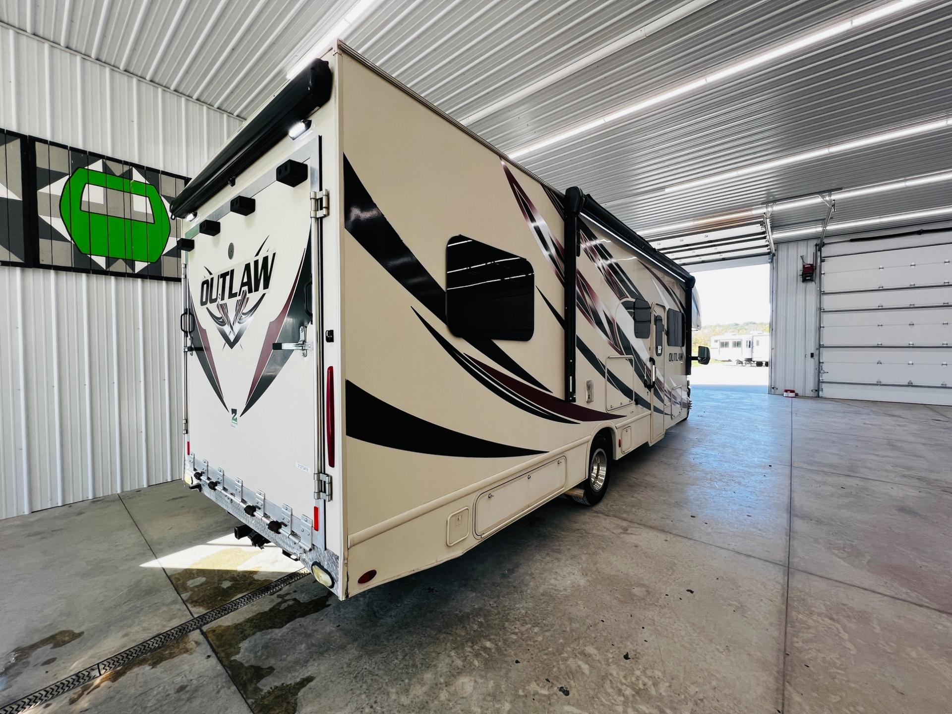 2019 Thor Motor Coach 2019 Thor Motor Coach Outlaw - thumbnail 7