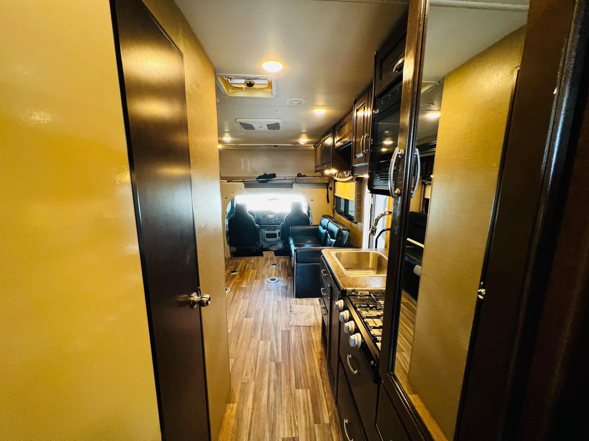 2019 Thor Motor Coach 2019 Thor Motor Coach Outlaw - thumbnail 21