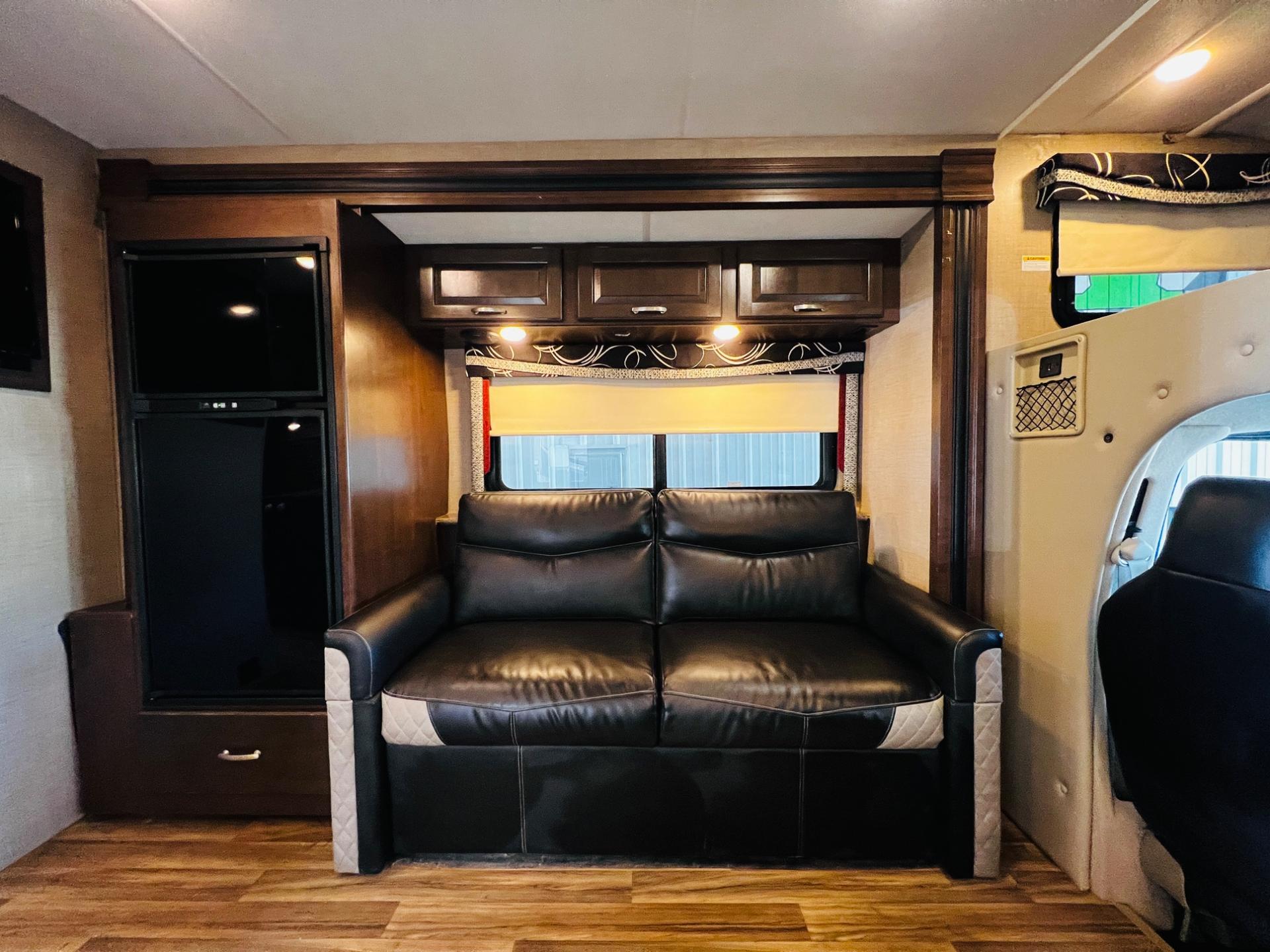 2019 Thor Motor Coach 2019 Thor Motor Coach Outlaw - thumbnail 26