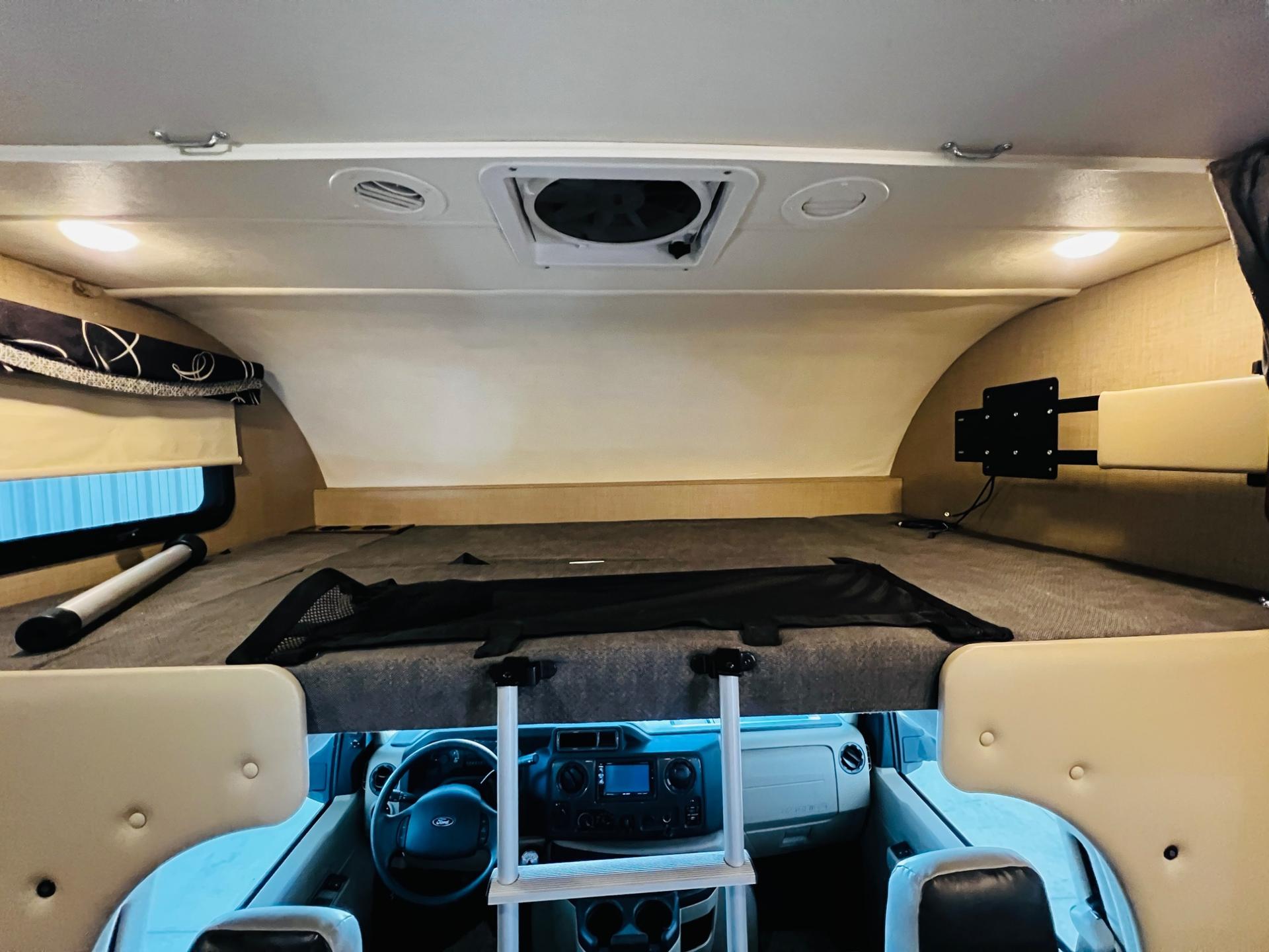 2019 Thor Motor Coach 2019 Thor Motor Coach Outlaw - thumbnail 43
