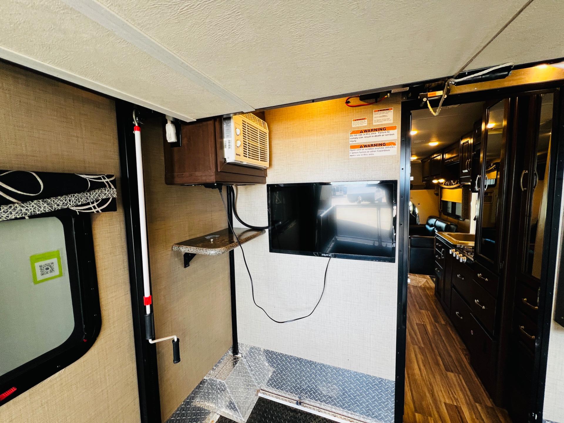 2019 Thor Motor Coach 2019 Thor Motor Coach Outlaw - thumbnail 47