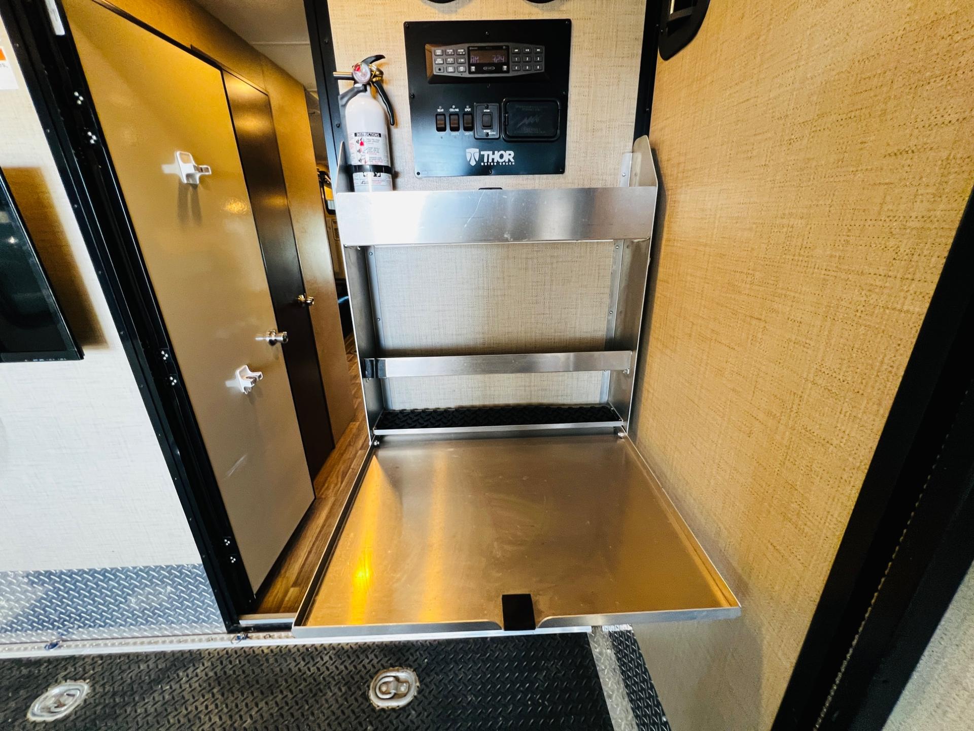 2019 Thor Motor Coach 2019 Thor Motor Coach Outlaw - thumbnail 50