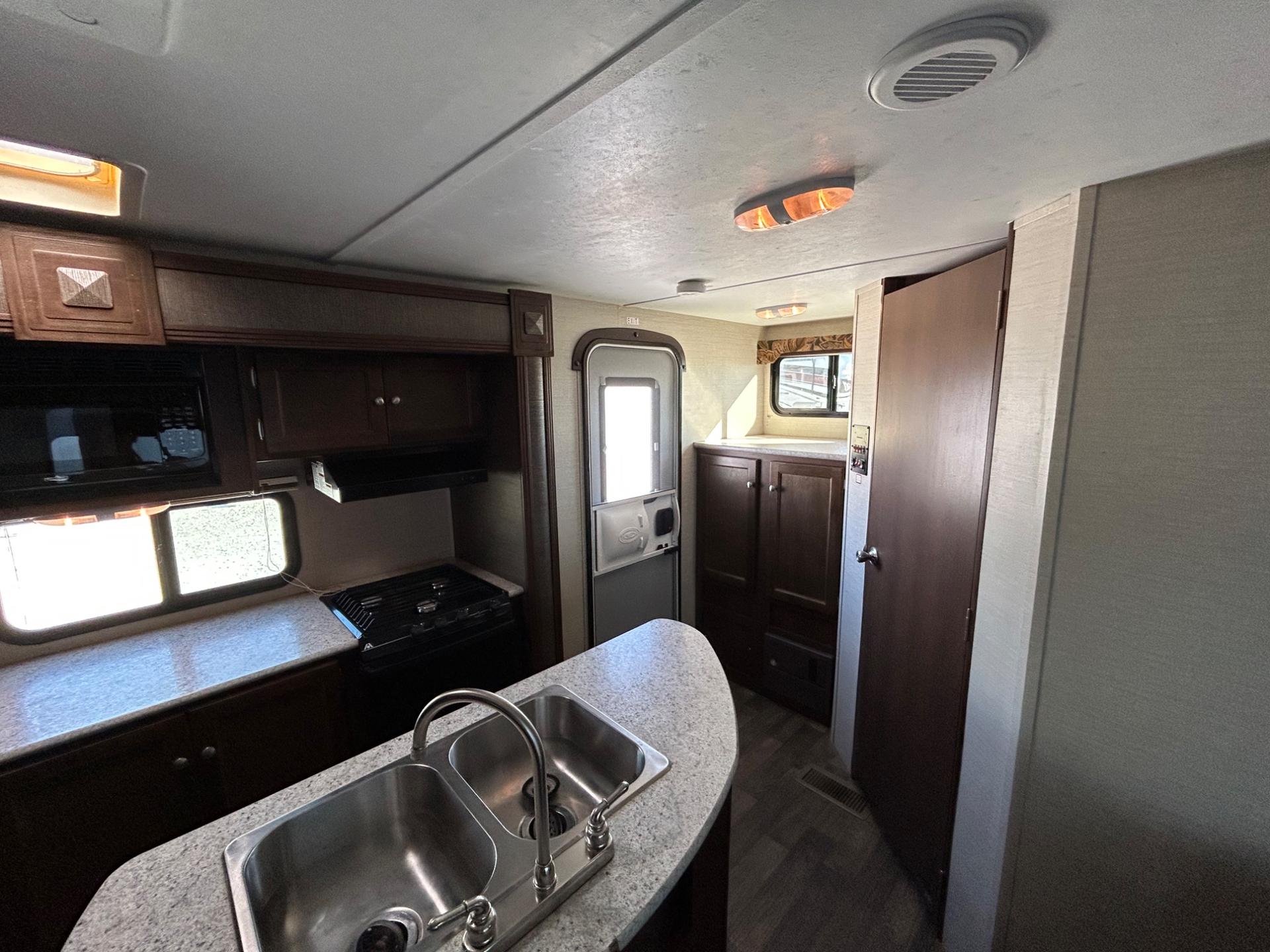 2015 Keystone 2015 Keystone BULLETT - thumbnail 23