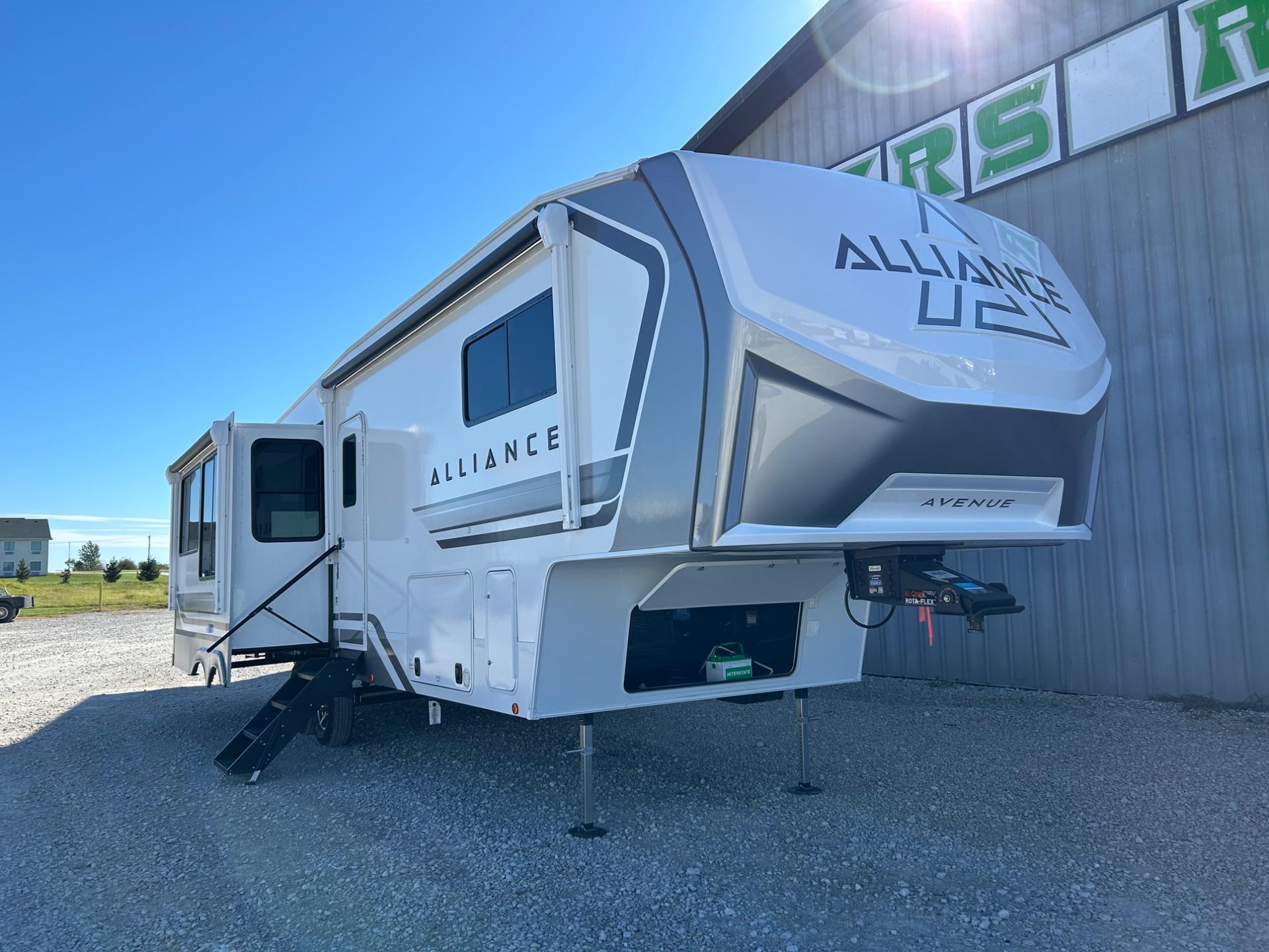 2027 Alliance RV Avenue 32RLS