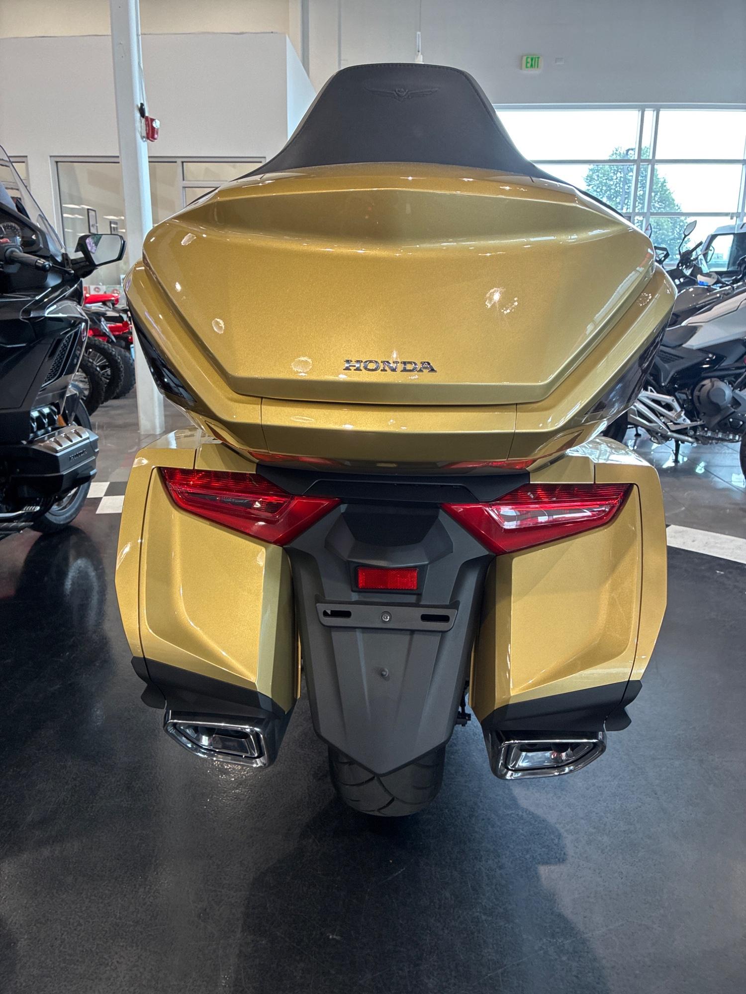 2025 Honda 2025 Honda Gold Wing - thumbnail 3