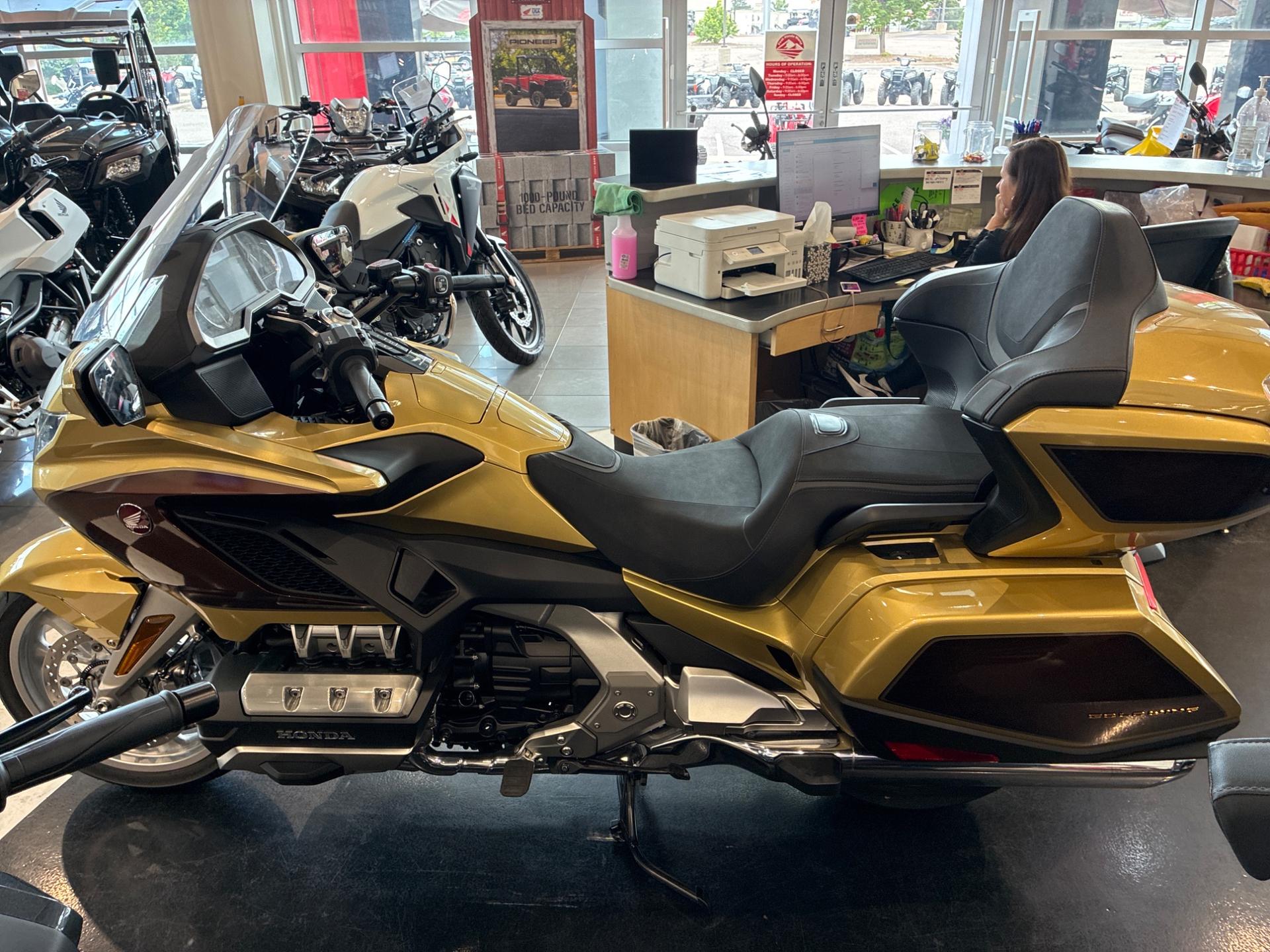 2025 Honda 2025 Honda Gold Wing - thumbnail 5