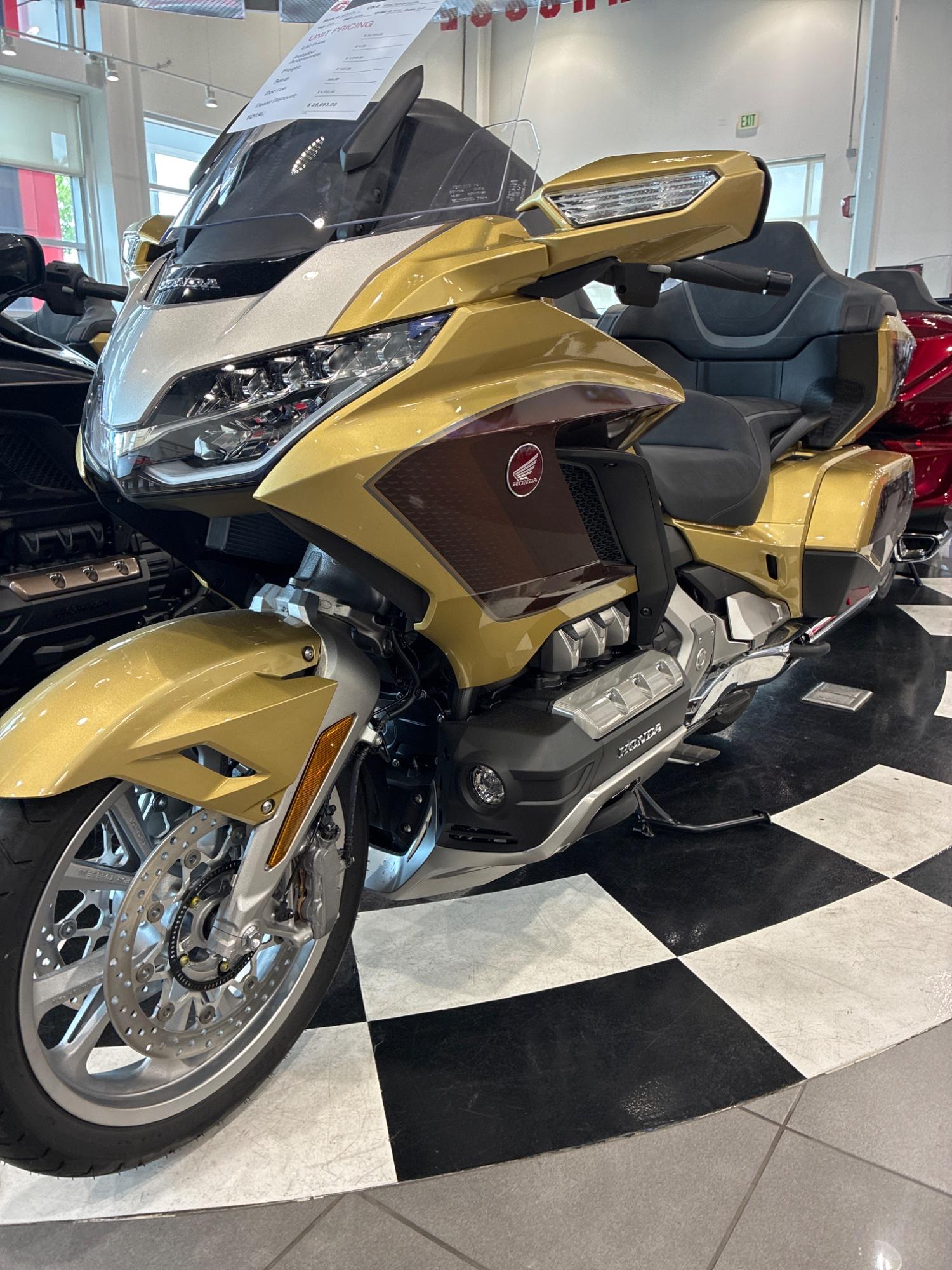 2025 Honda 2025 Honda Gold Wing - thumbnail 2