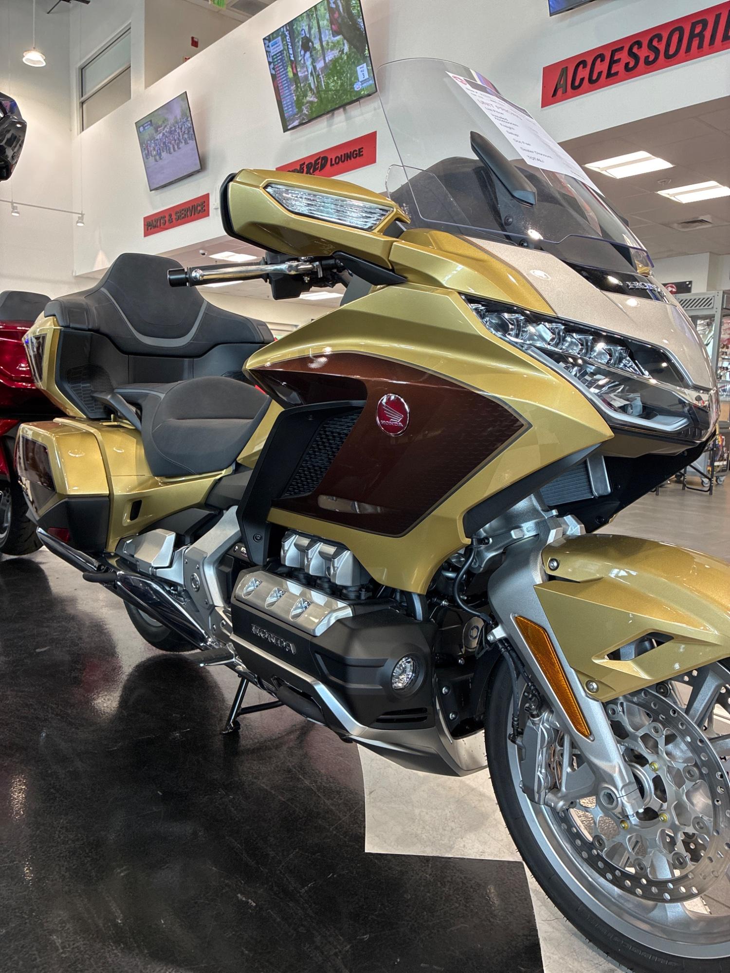 2025 Honda 2025 Honda Gold Wing - thumbnail 4