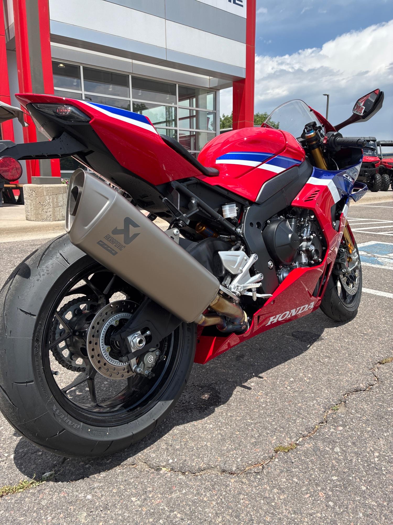 2026 Honda 2026 Honda CBR1000RR-R Fireblade SP - thumbnail 2