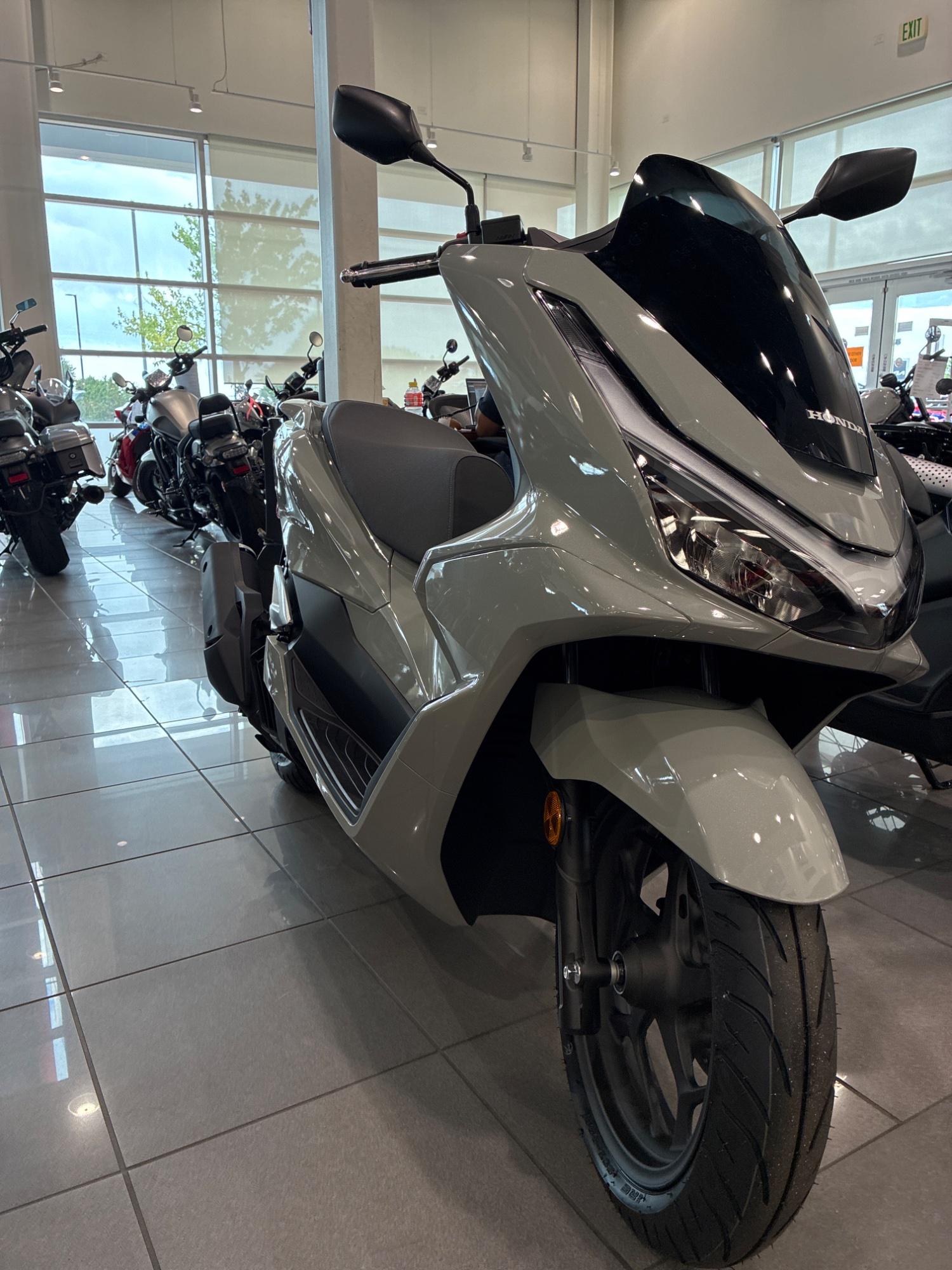 2026 Honda 2026 Honda PCX160AT - thumbnail 2