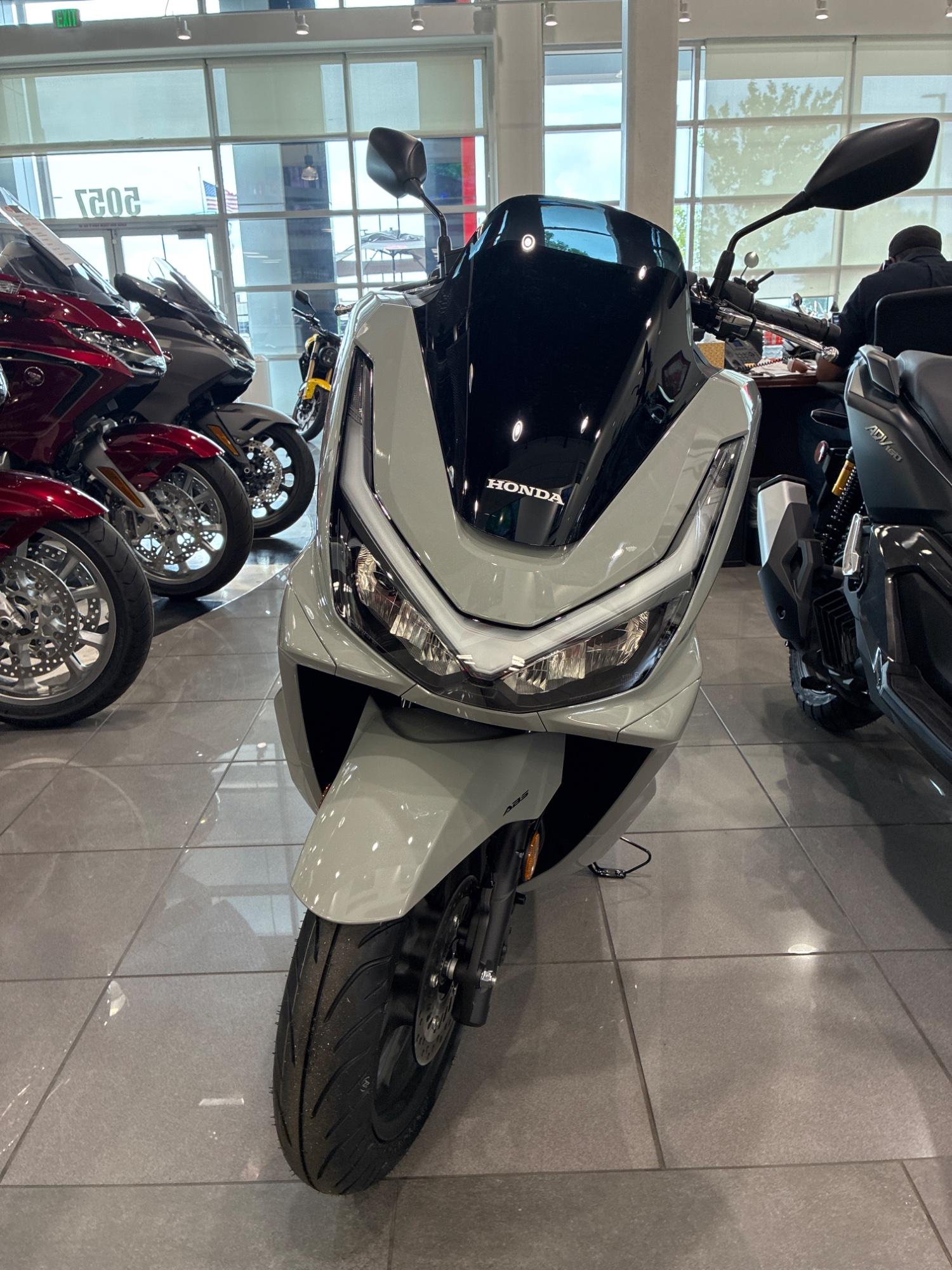 2026 Honda 2026 Honda PCX160AT - thumbnail 3
