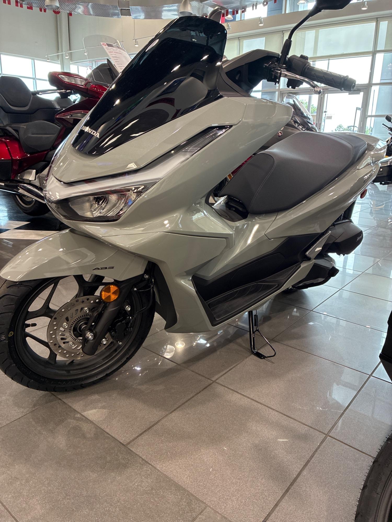 2026 Honda 2026 Honda PCX160AT - thumbnail 4
