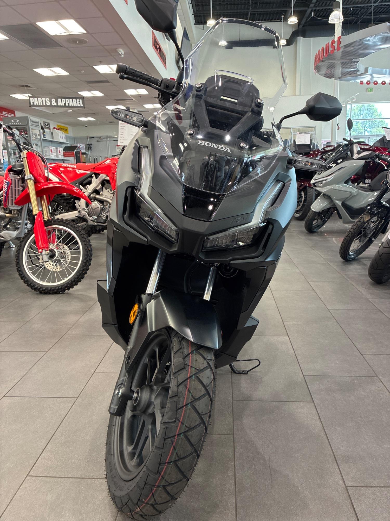 2027 Honda 2027 Honda ADV160 - thumbnail 3