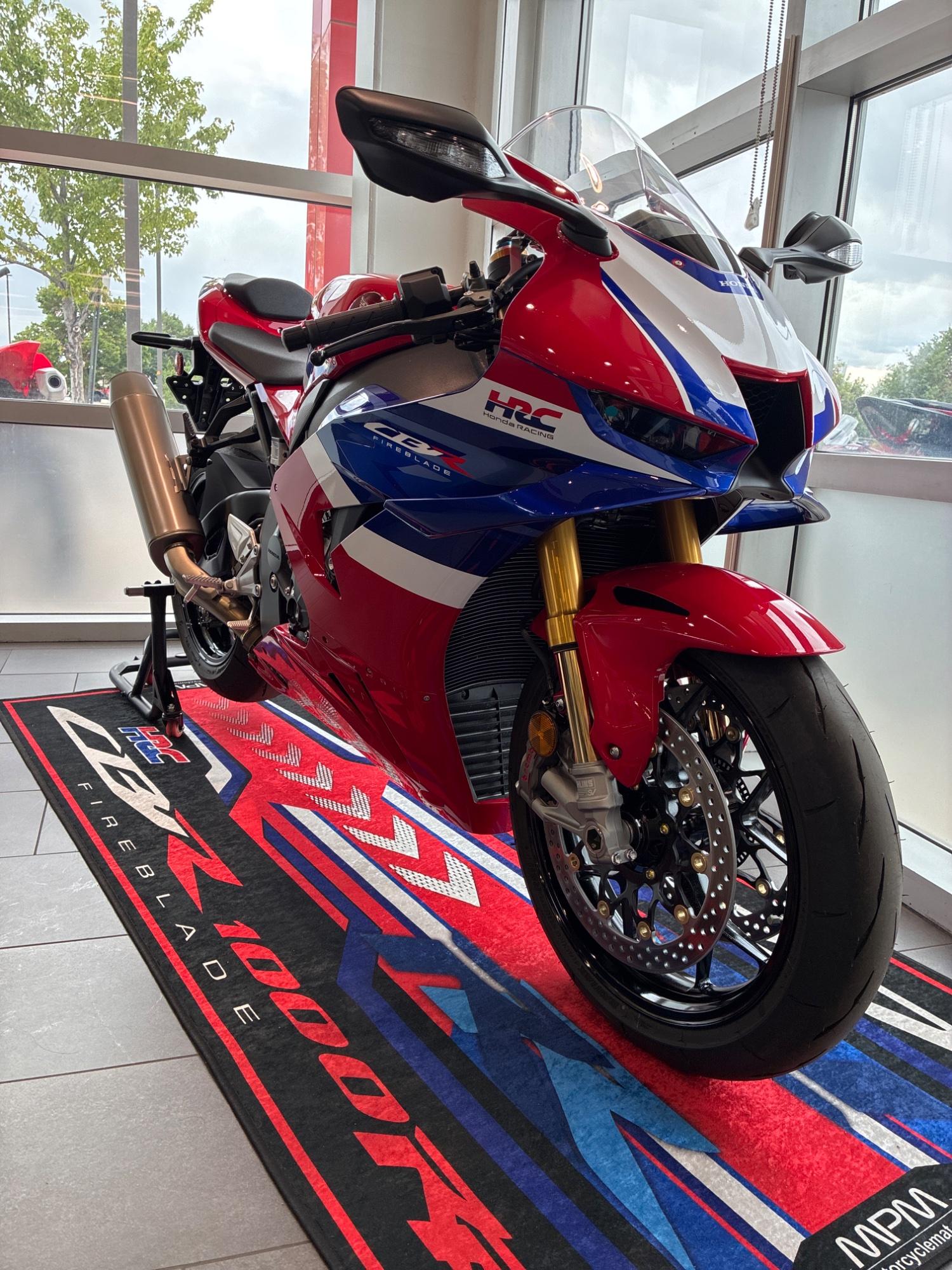 2025 Honda 2025 Honda CBR1000RR-R Fireblade SP - thumbnail 2