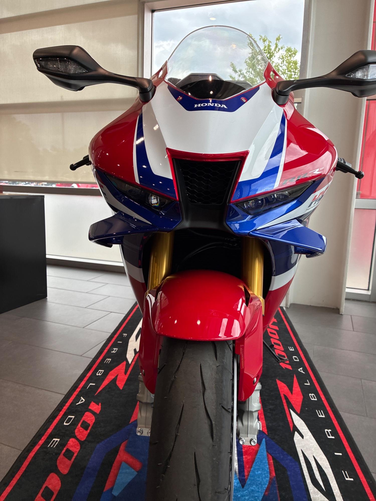 2025 Honda 2025 Honda CBR1000RR-R Fireblade SP - thumbnail 3
