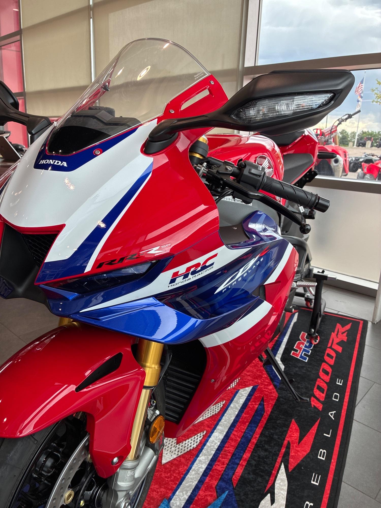 2025 Honda 2025 Honda CBR1000RR-R Fireblade SP - thumbnail 4