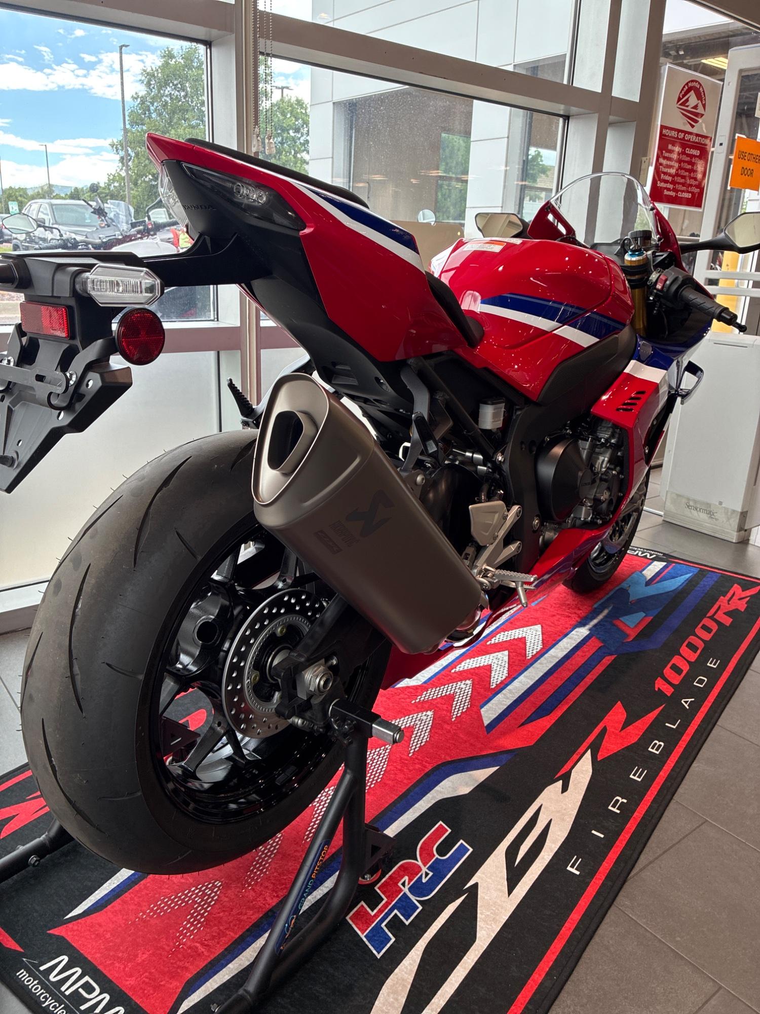 2025 Honda 2025 Honda CBR1000RR-R Fireblade SP - thumbnail 5