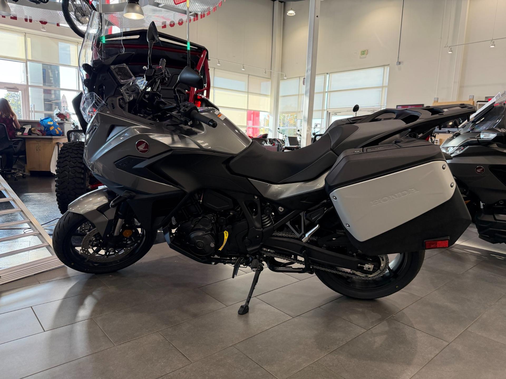 2026 Honda 2026 Honda NT1100 DCT - thumbnail 4