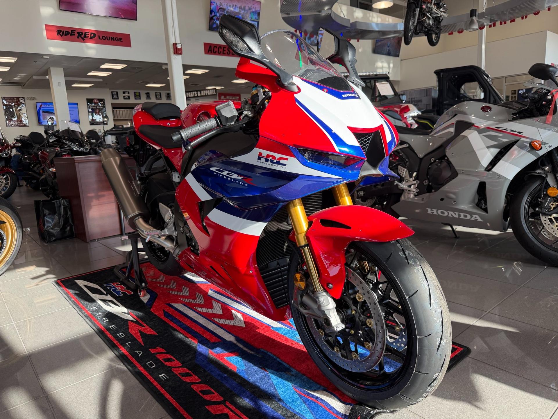 2027 Honda 2027 Honda CBR1000RR-R Fireblade SP - thumbnail 2