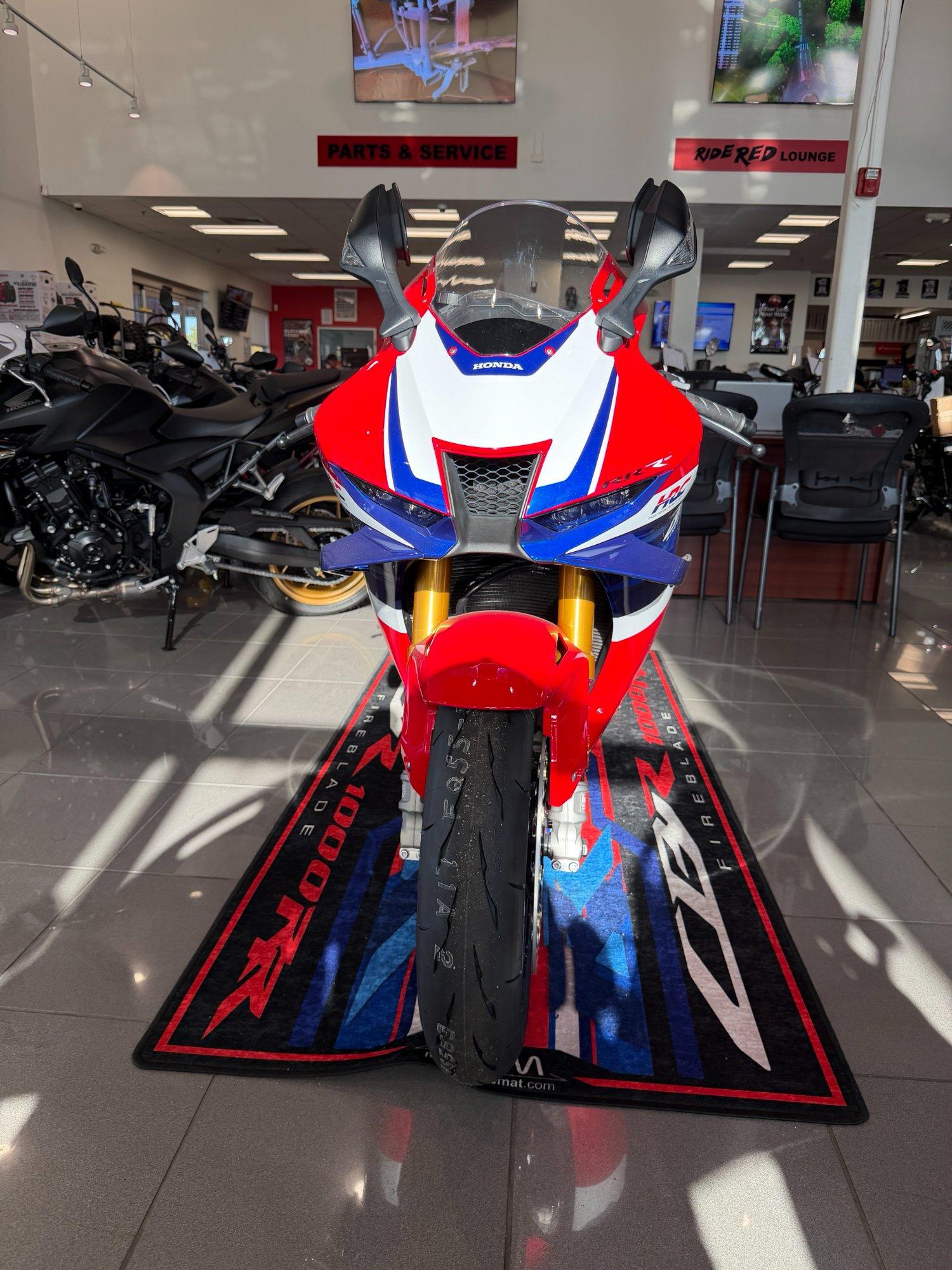 2027 Honda 2027 Honda CBR1000RR-R Fireblade SP - thumbnail 4