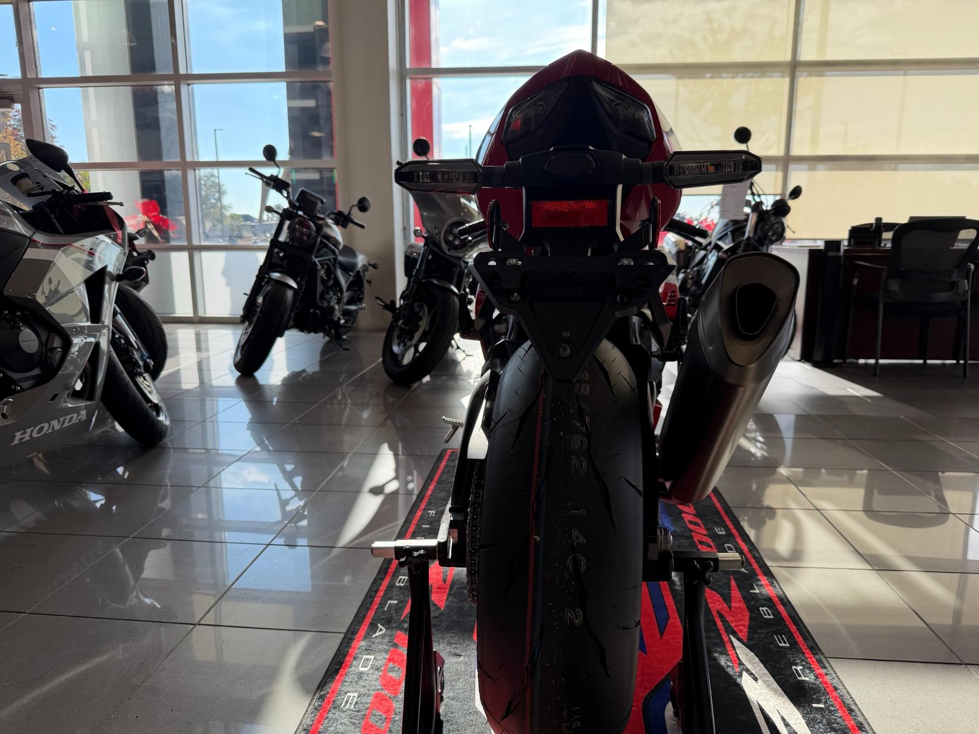 2027 Honda 2027 Honda CBR1000RR-R Fireblade SP - thumbnail 8