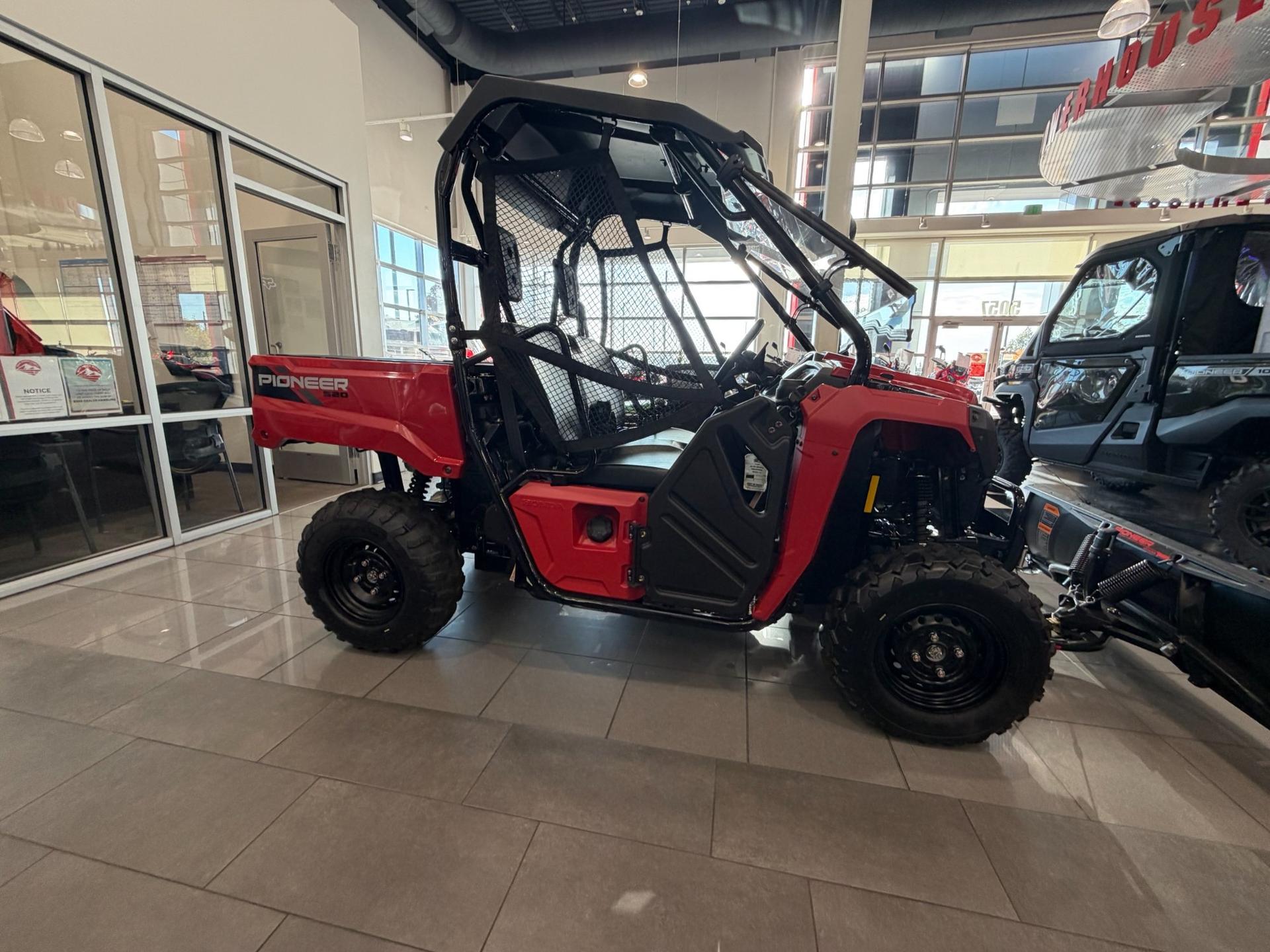 2026 Honda Pioneer 520 SXS520M2T