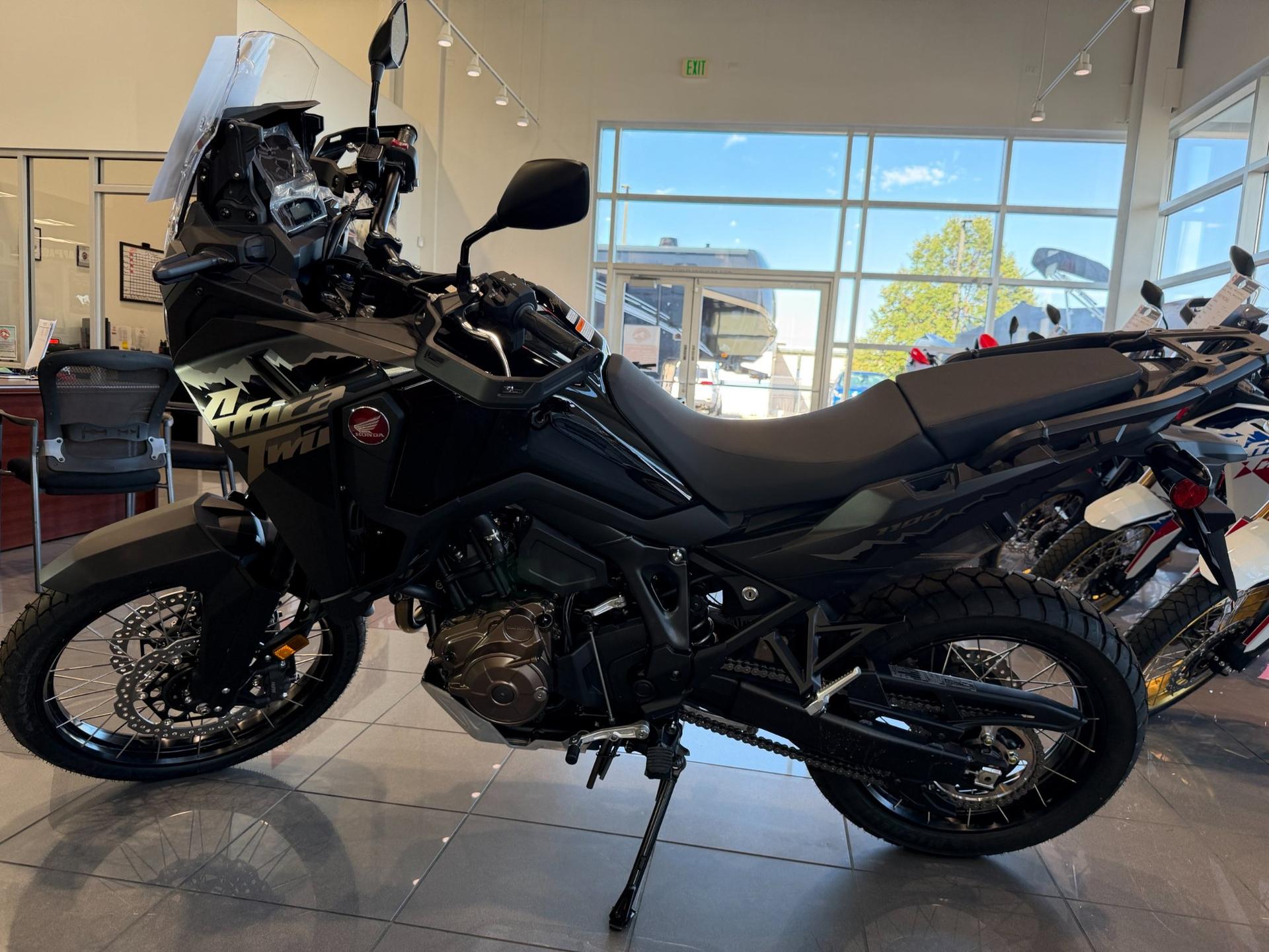 2026 Honda 2026 Honda Africa Twin - thumbnail 4