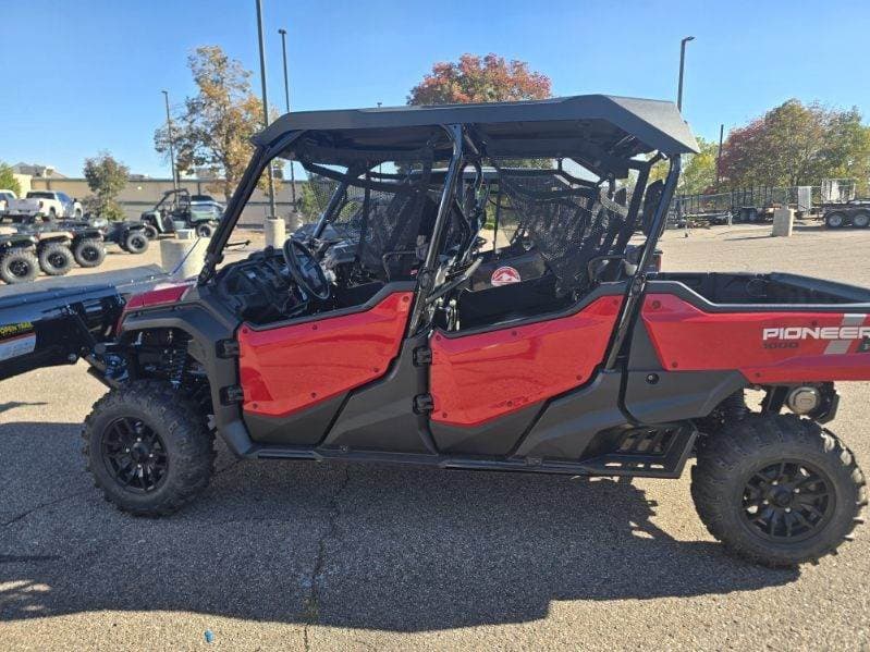 2025 Honda 2025 Honda Pioneer 1000-6 Deluxe Crew - thumbnail 3