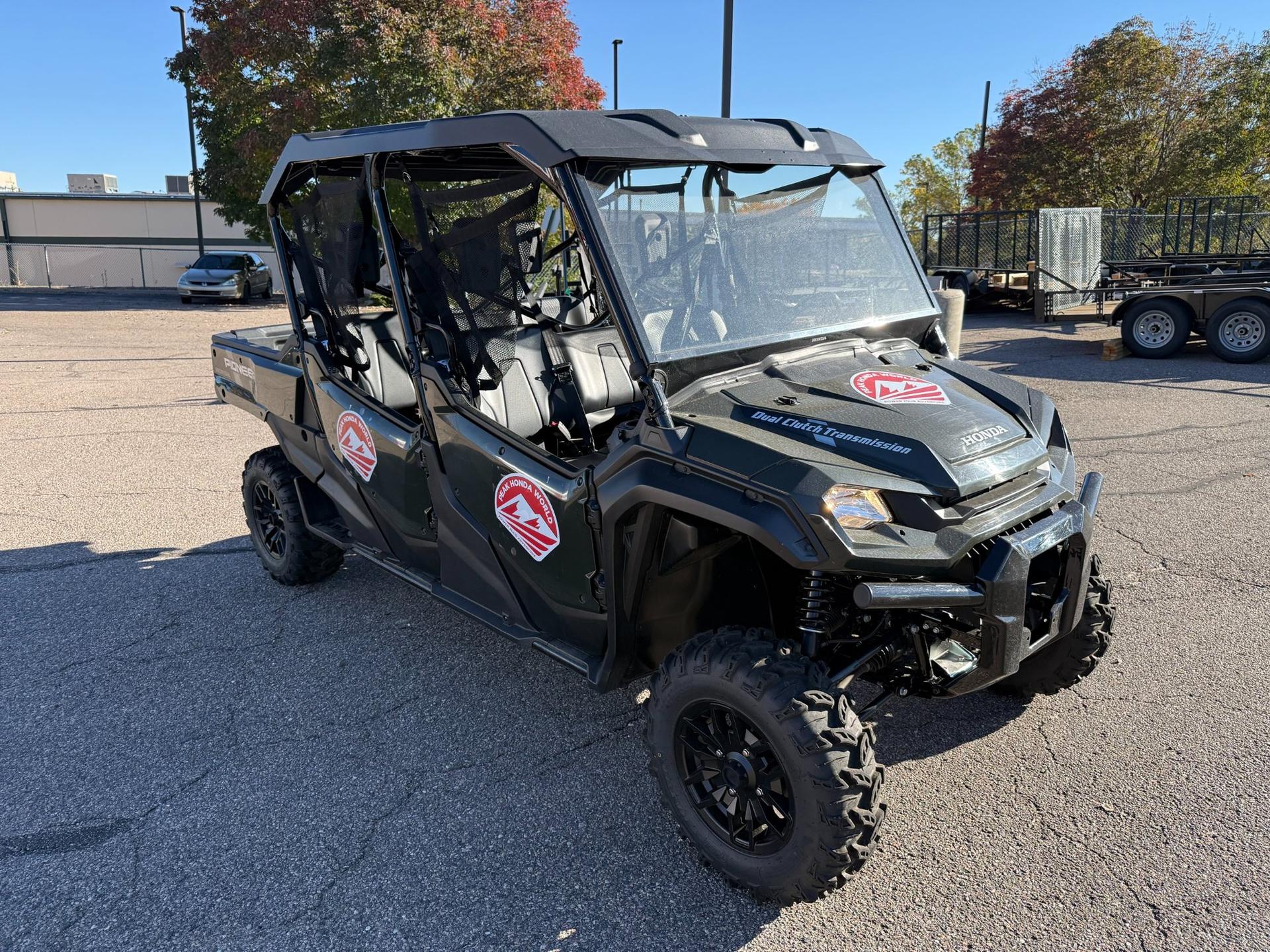 2025 Honda 2025 Honda Pioneer 1000-6 Deluxe Crew - thumbnail 3