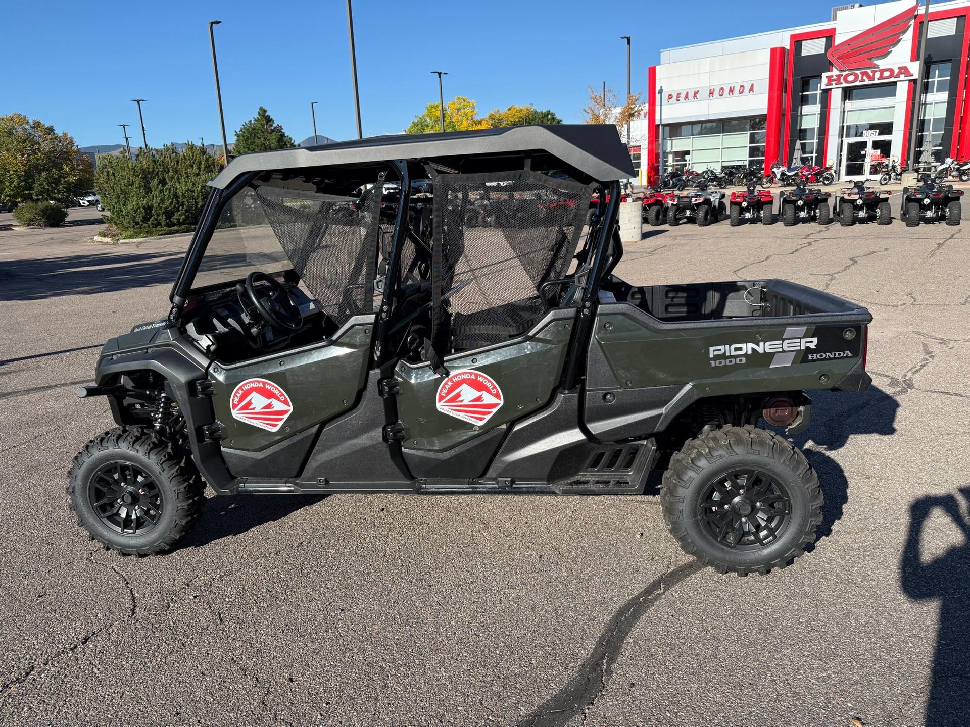 2025 Honda 2025 Honda Pioneer 1000-6 Deluxe Crew - thumbnail 4