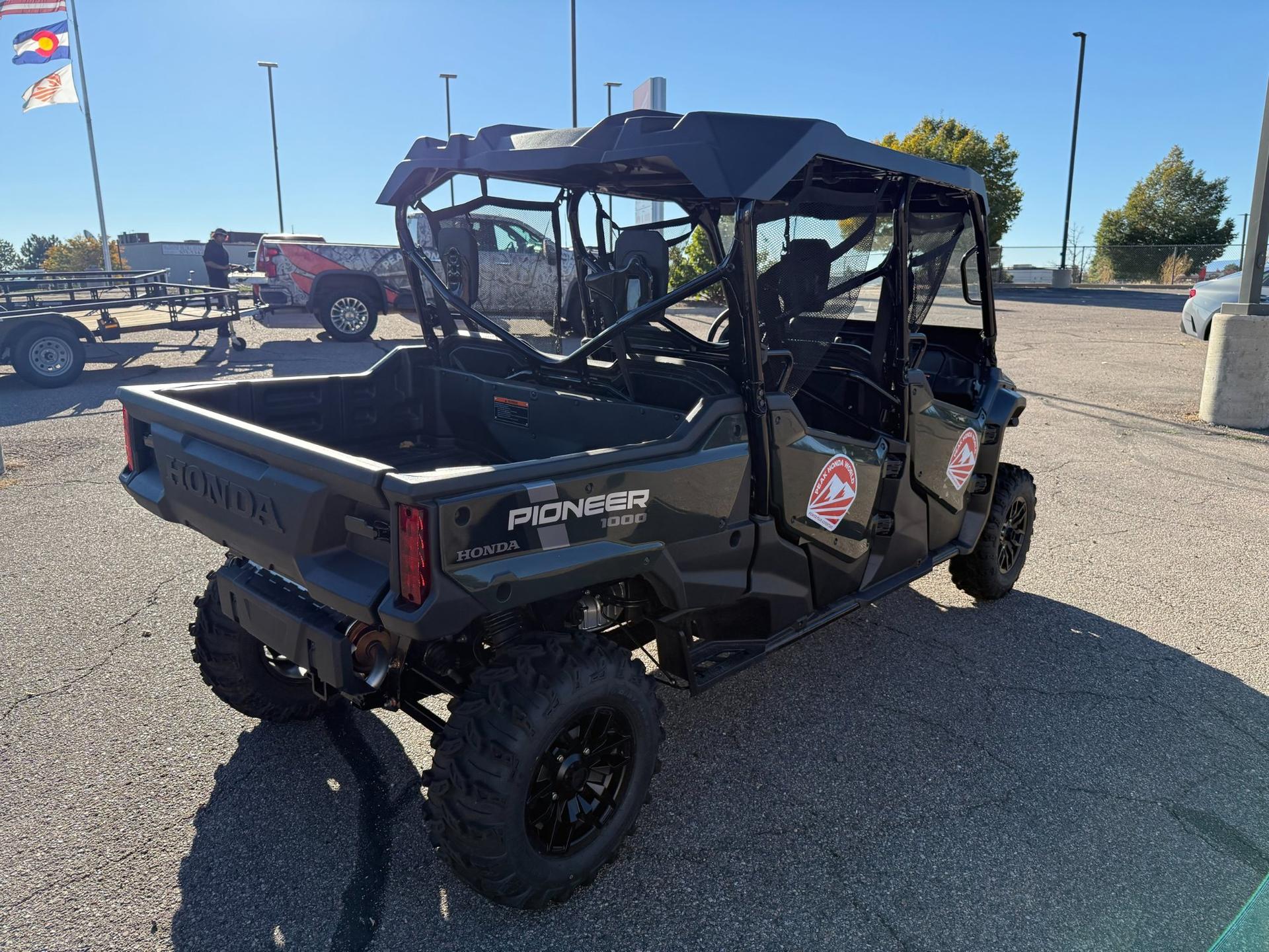2025 Honda 2025 Honda Pioneer 1000-6 Deluxe Crew - thumbnail 7