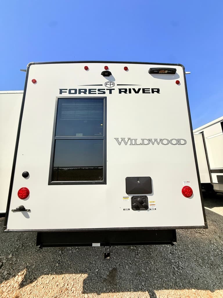 2027 Forest River 2027 Forest River Wildwood Heritage Glen - thumbnail 4