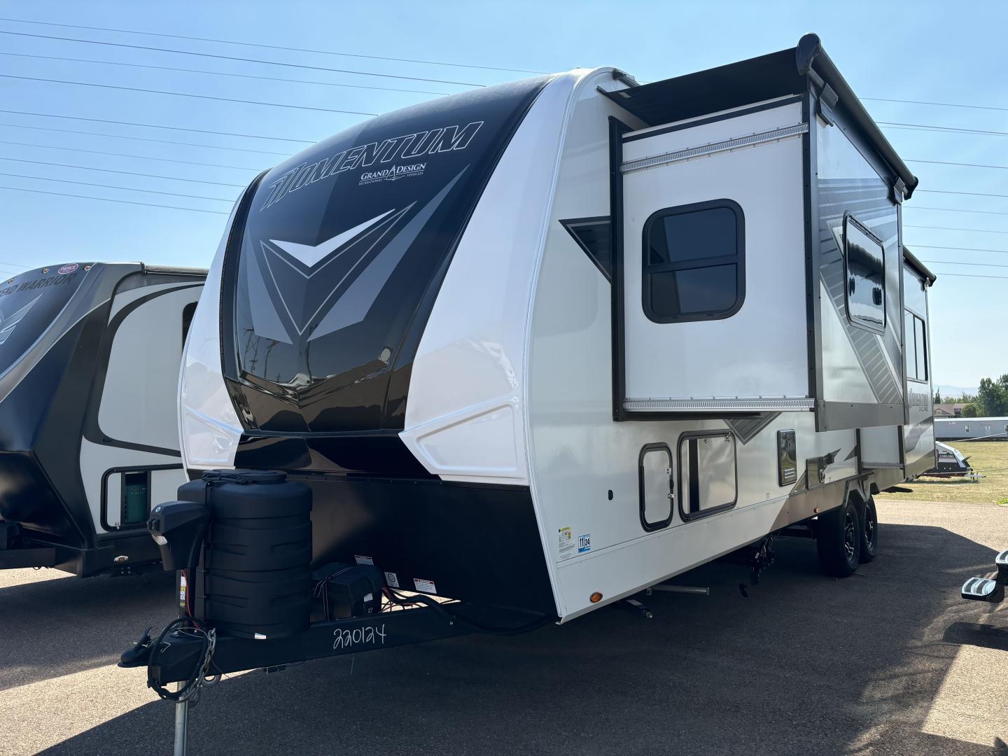 2024 Grand Design 2024 Grand Design Momentum - thumbnail 3