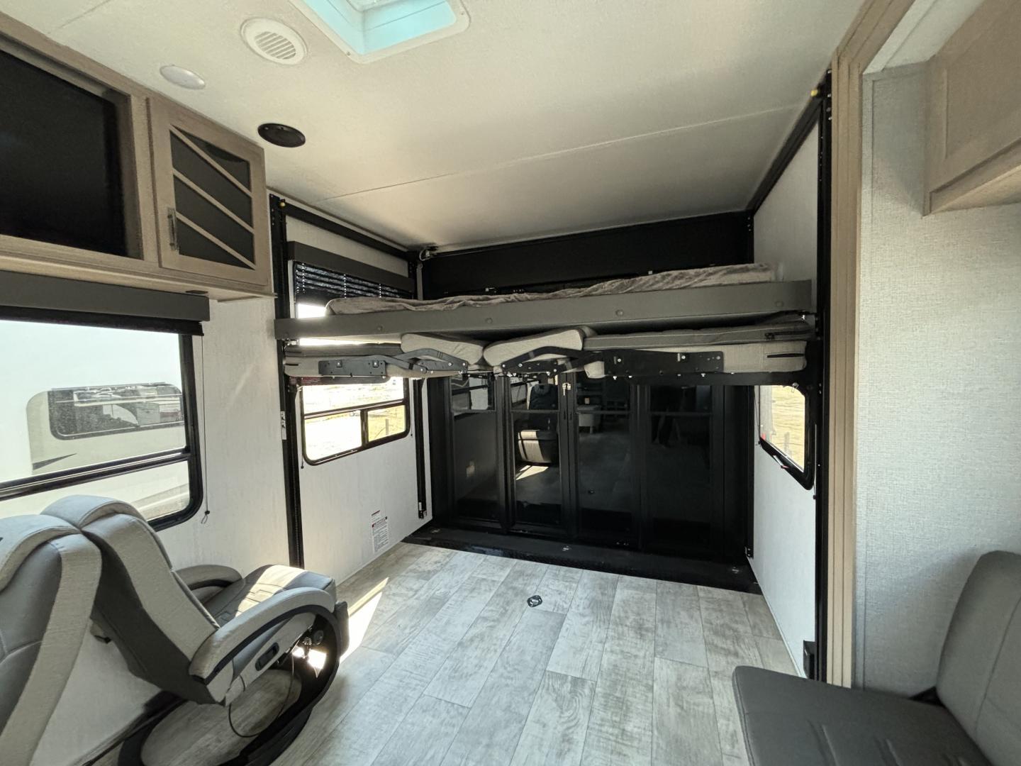 2024 Grand Design 2024 Grand Design Momentum - thumbnail 11