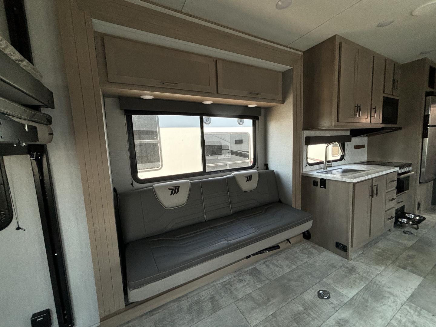 2024 Grand Design 2024 Grand Design Momentum - thumbnail 15