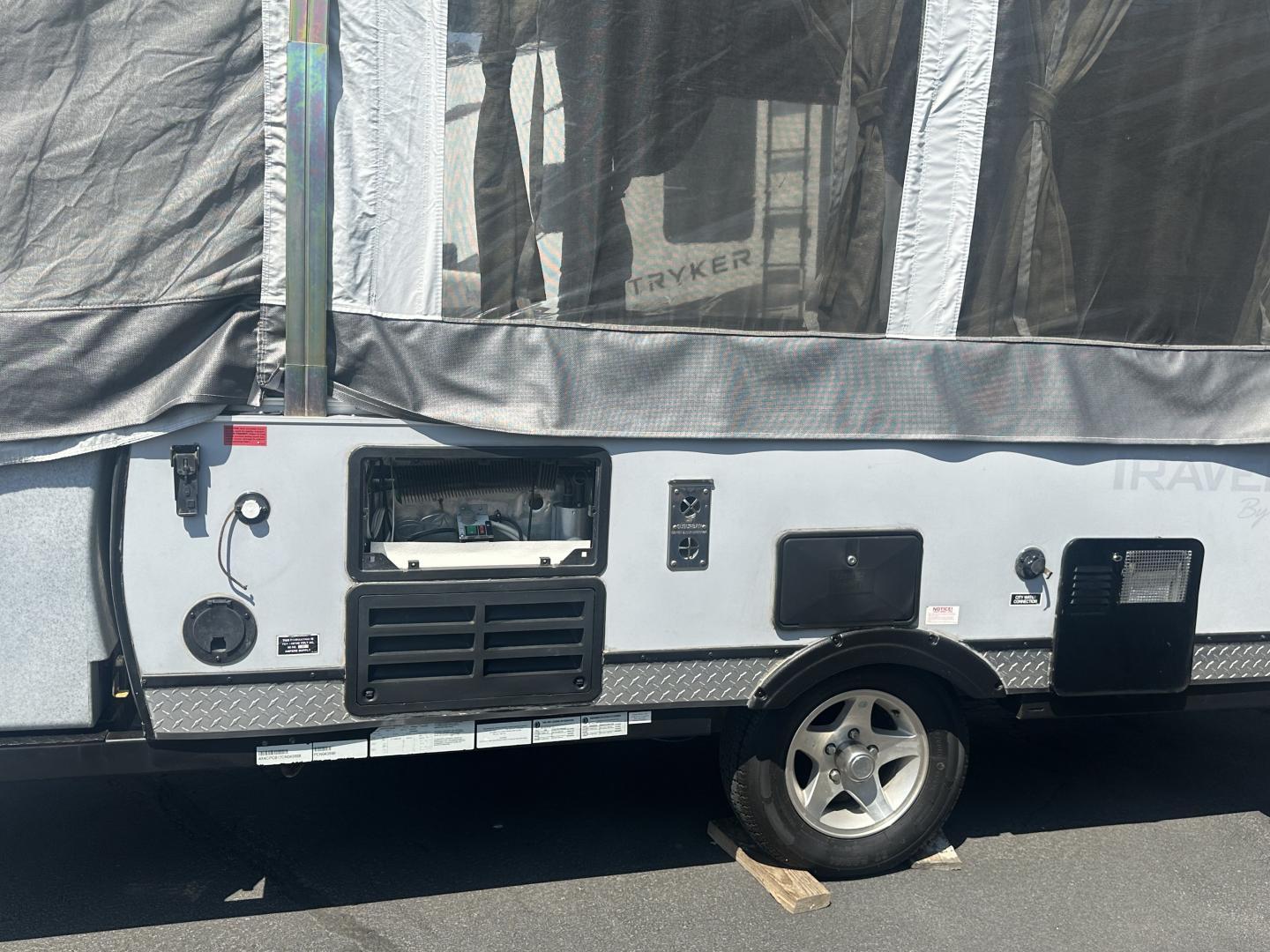 2012 Palomino 2012 Palomino Traverse - thumbnail 7