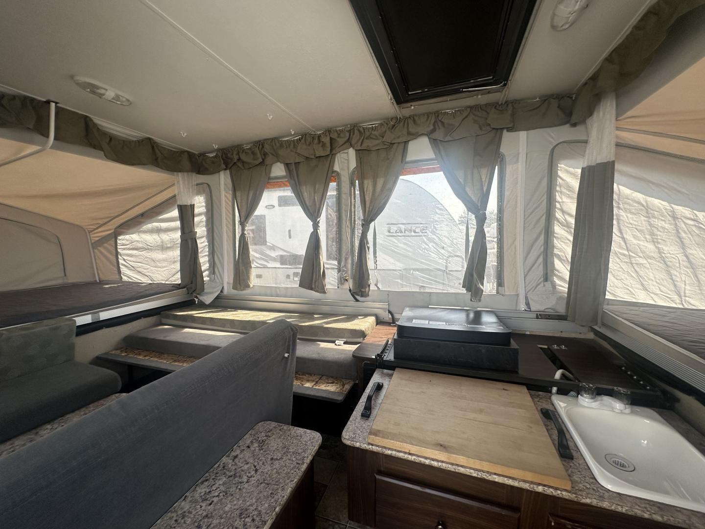 2012 Palomino 2012 Palomino Traverse - thumbnail 9