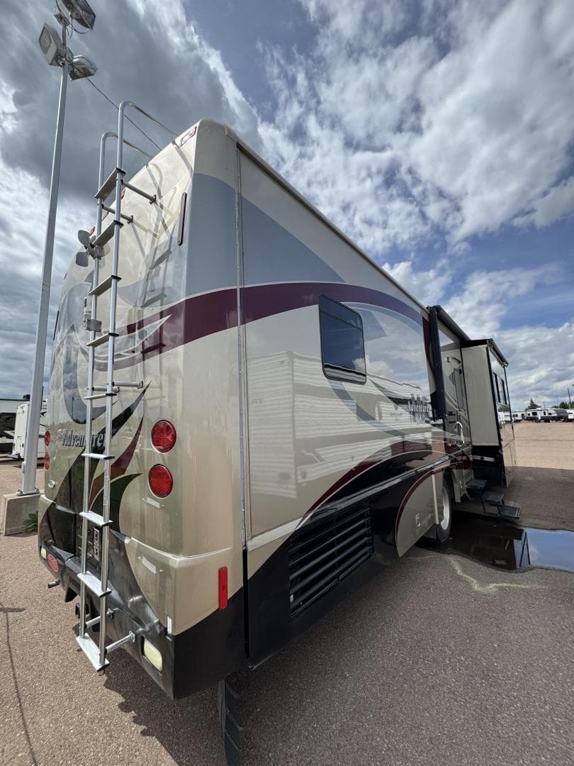 2010 Winnebago 2010 Winnebago Adventurer - thumbnail 3