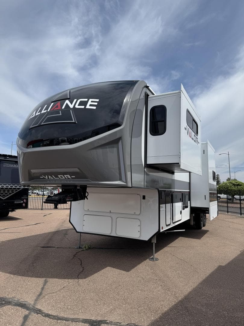 2025 Alliance RV 2025 Alliance RV Valor - thumbnail 3