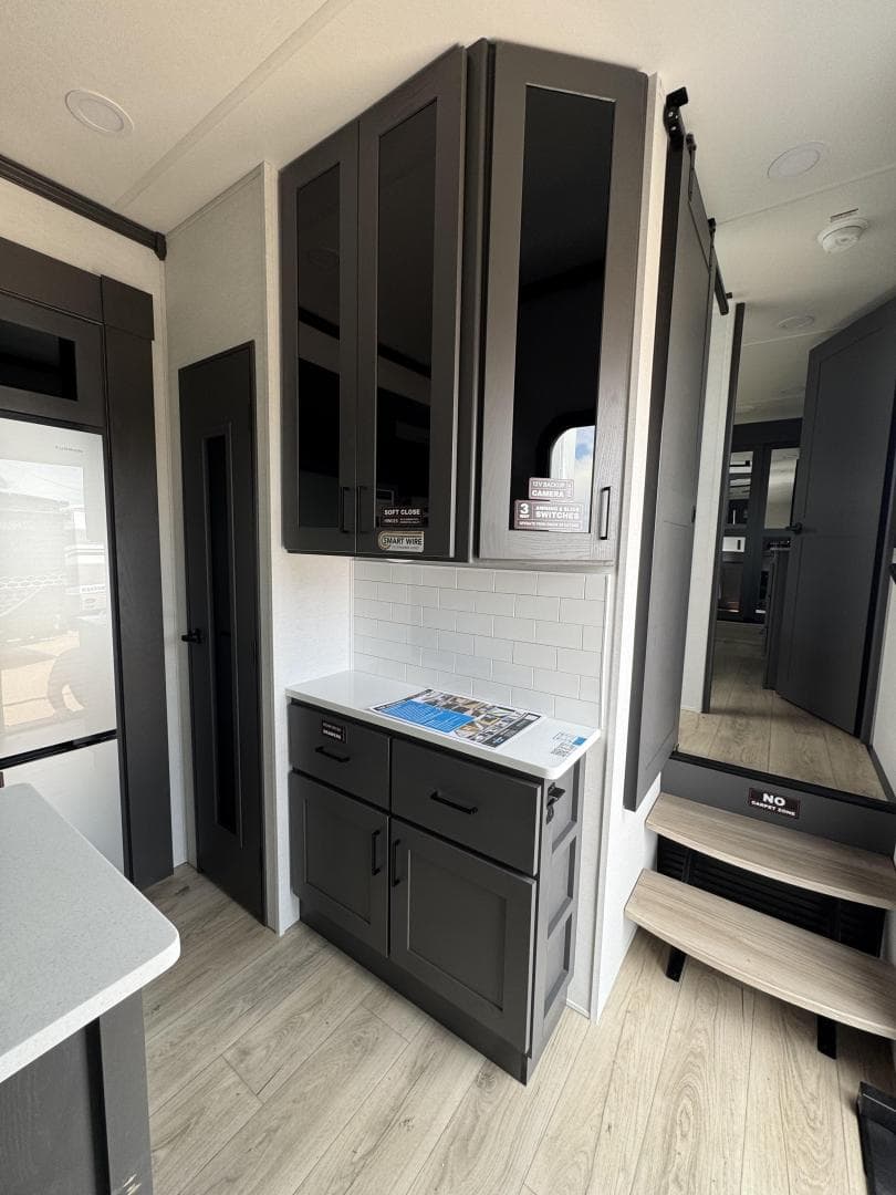 2025 Alliance RV 2025 Alliance RV Valor - thumbnail 9