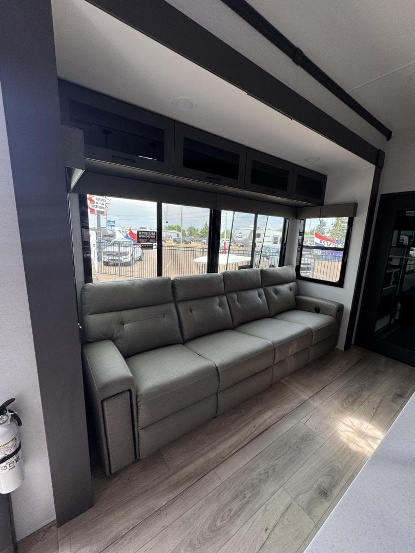 2025 Alliance RV 2025 Alliance RV Valor - thumbnail 12