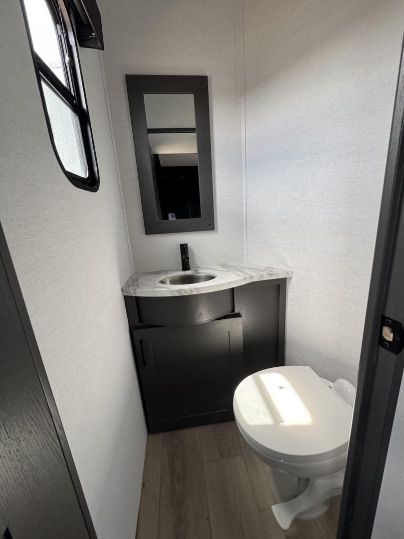 2025 Alliance RV 2025 Alliance RV Valor - thumbnail 15