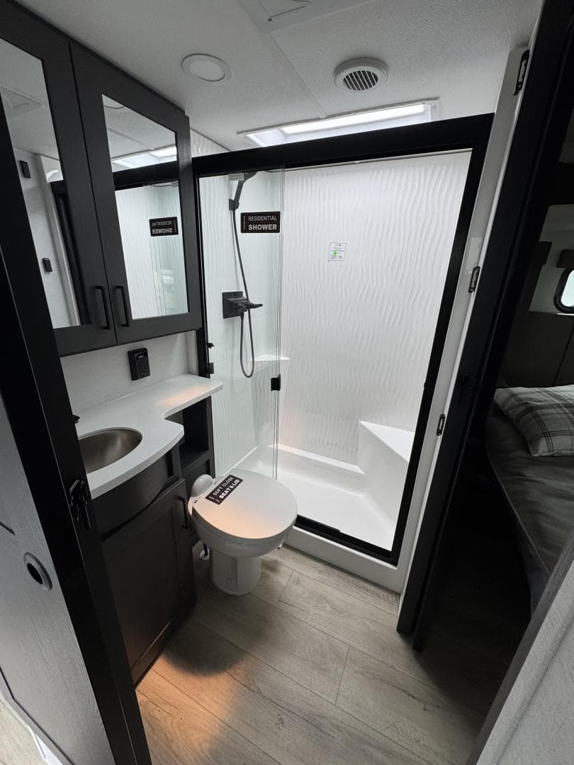 2025 Alliance RV 2025 Alliance RV Valor - thumbnail 17