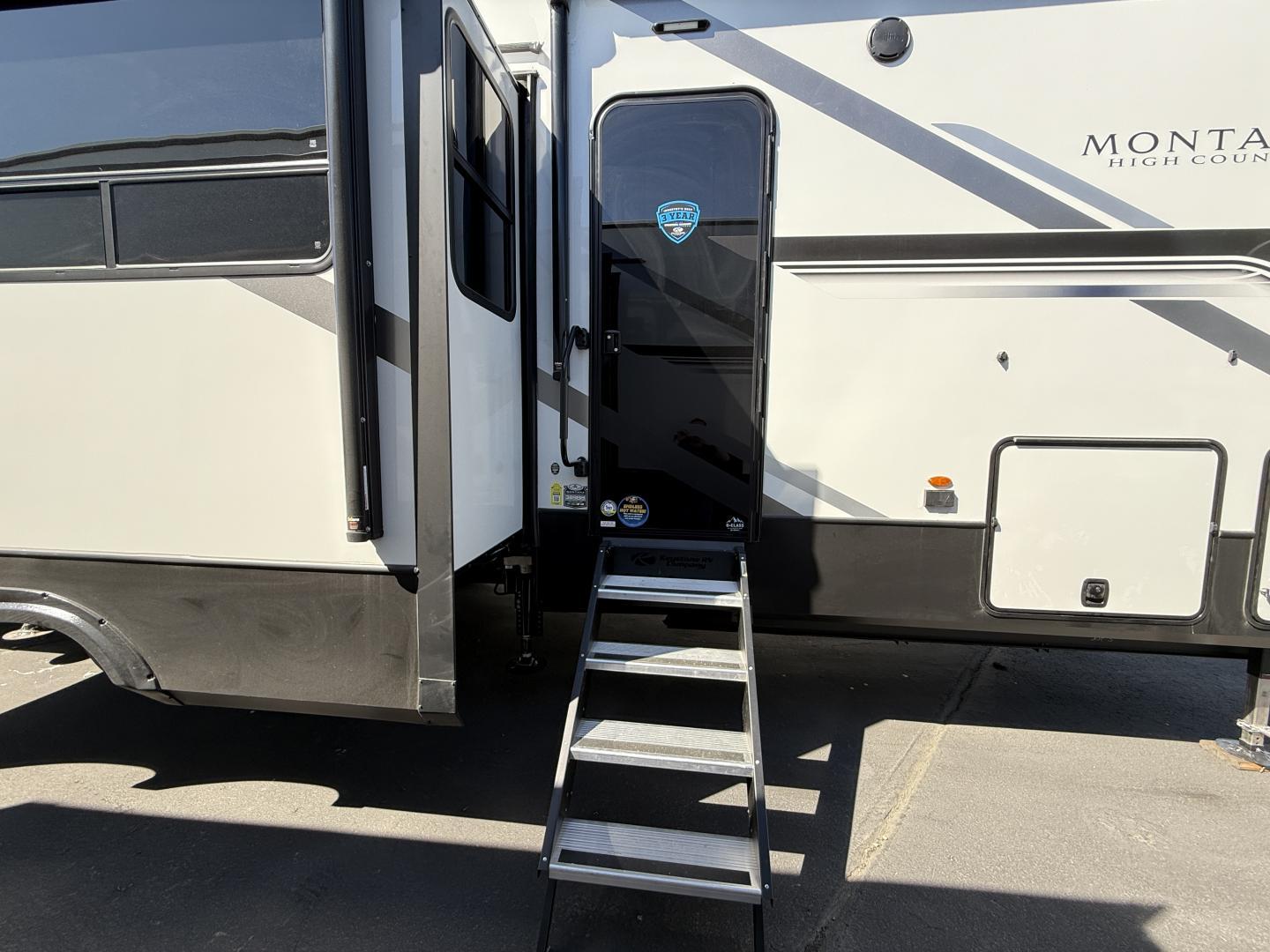 2025 Keystone RV 2025 Keystone RV Montana High Country - thumbnail 16