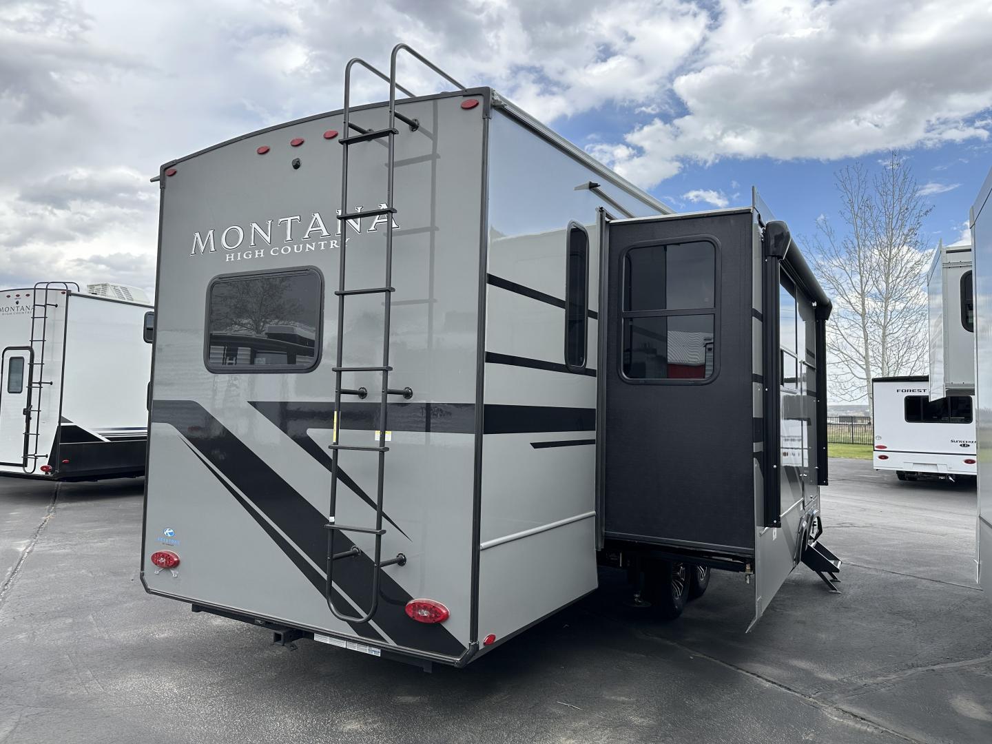 2025 Keystone RV 2025 Keystone RV Montana - thumbnail 4
